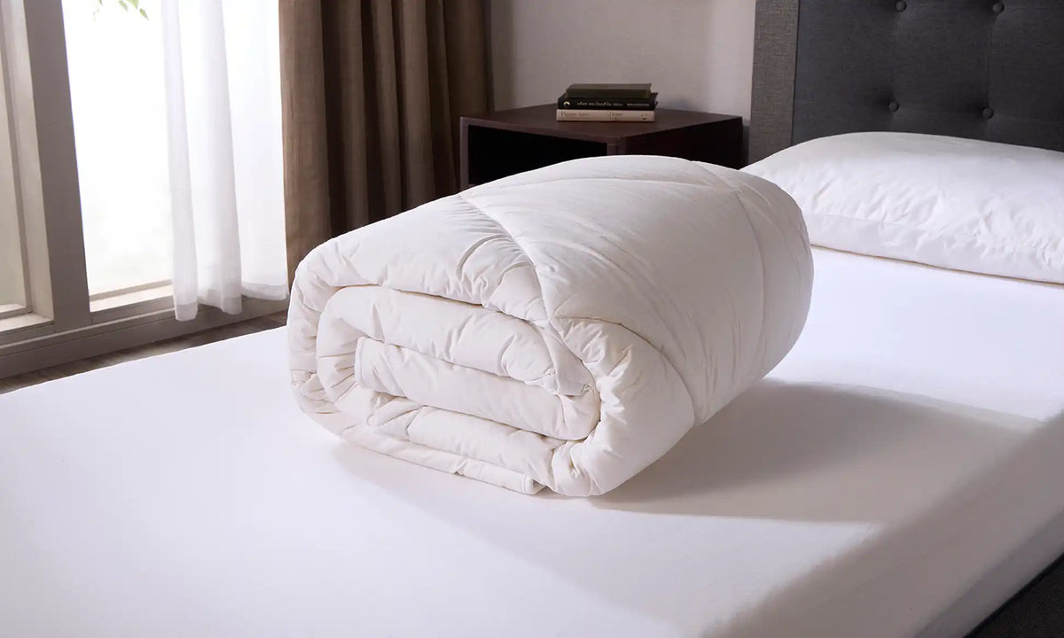 Opera Beds 100% Natural Wool Duvet - Temperature Regulating Hypoallergenic Comforter - Main Product Image