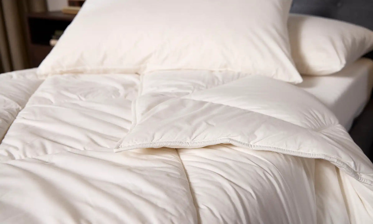 Opera Beds 100% Natural Wool Duvet - Temperature Regulating Hypoallergenic Comforter - Detail View 3